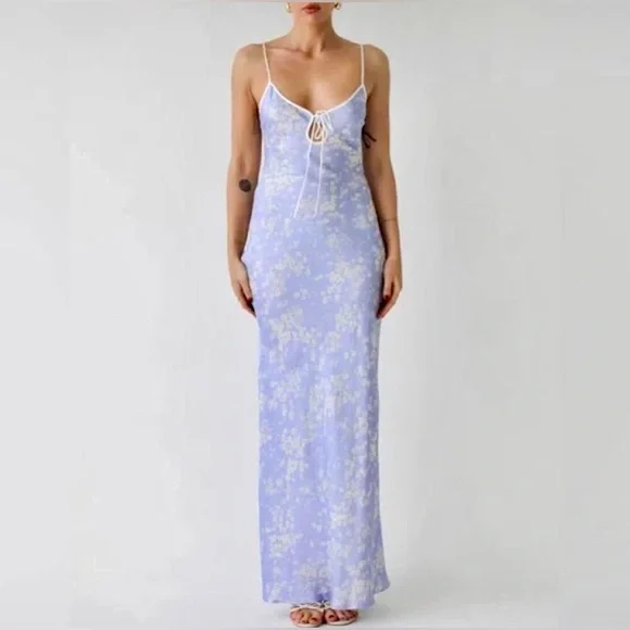 Rumored Floral Dress in Lavender and White - Picture 4 of 8